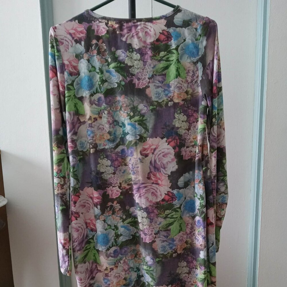 Vintage long-sleeved dress with a faded floral pattern - Picture 4 of 6